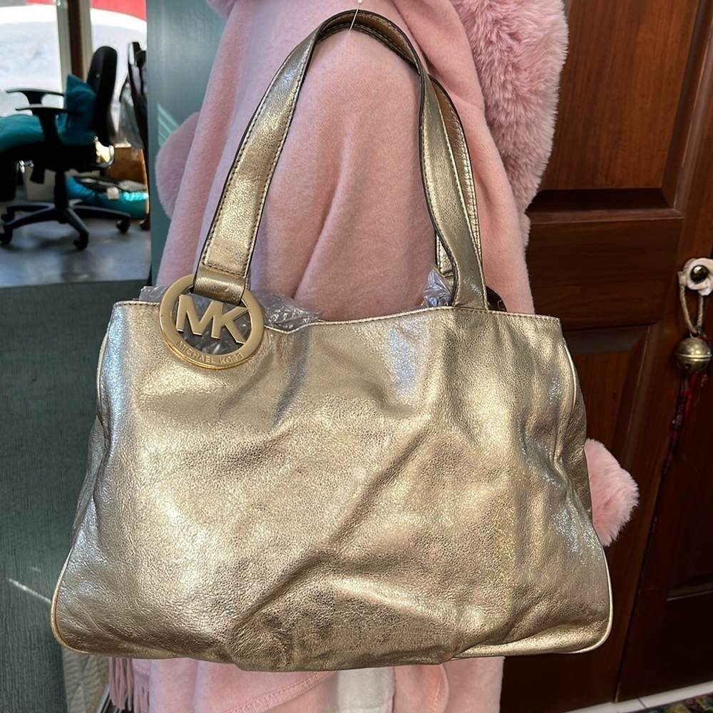 Michael Kors shoulder bag gold metallic leather Gold tone hardw
EUC